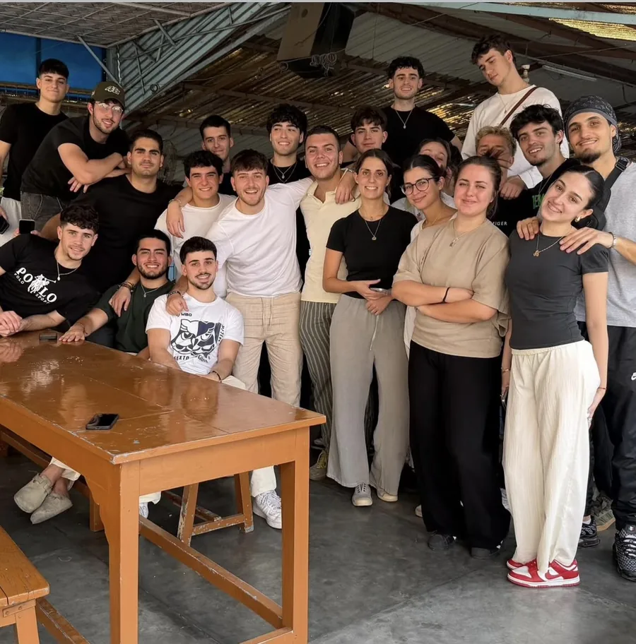El equipo al completo de la Asociación Junior Empresa Prodox, el equipo que prepara las cestas de Navidad de TuCesta